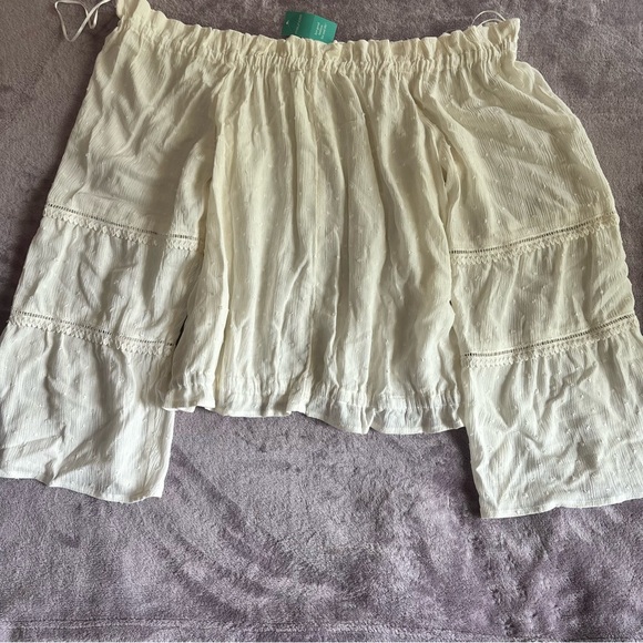 Maurices Clip Dot Smocked Off The Shoulder Top size L - Picture 4 of 6